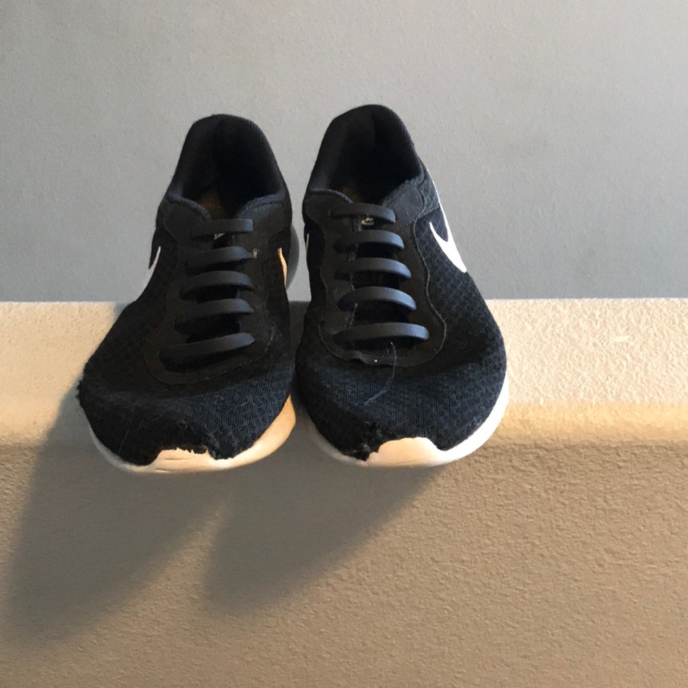 Nike shoes size 7 with rubber laces